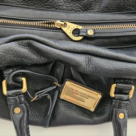 Marc by Marc Jacobs Leather Handbag EUC - black with gold hardware - Picture 13 of 16